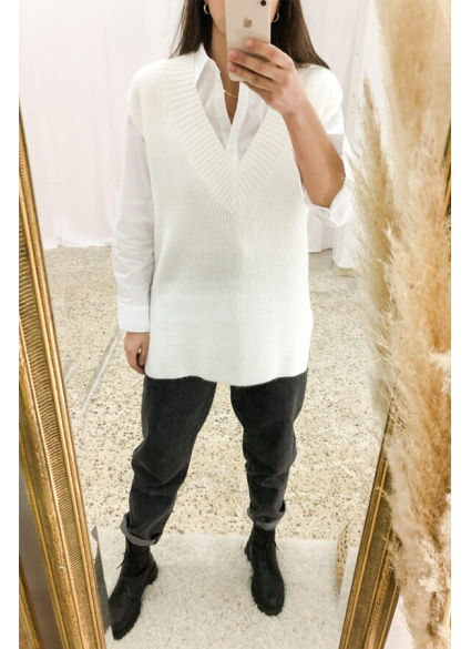 Oversized knitted vest